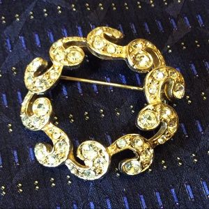 COPY - Rhinestone Embellished Gold Tone Brooch